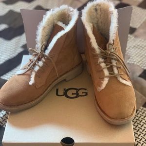 UGGS size 5